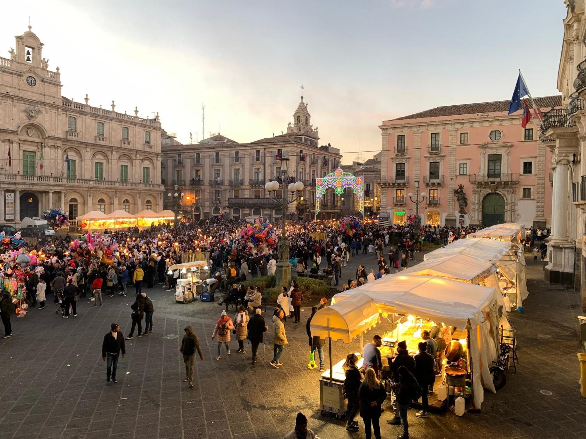 La Suite Di Piazza Dell'Universita Catania Bagian luar foto